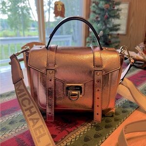 Beautiful Michael Kors crossbody!